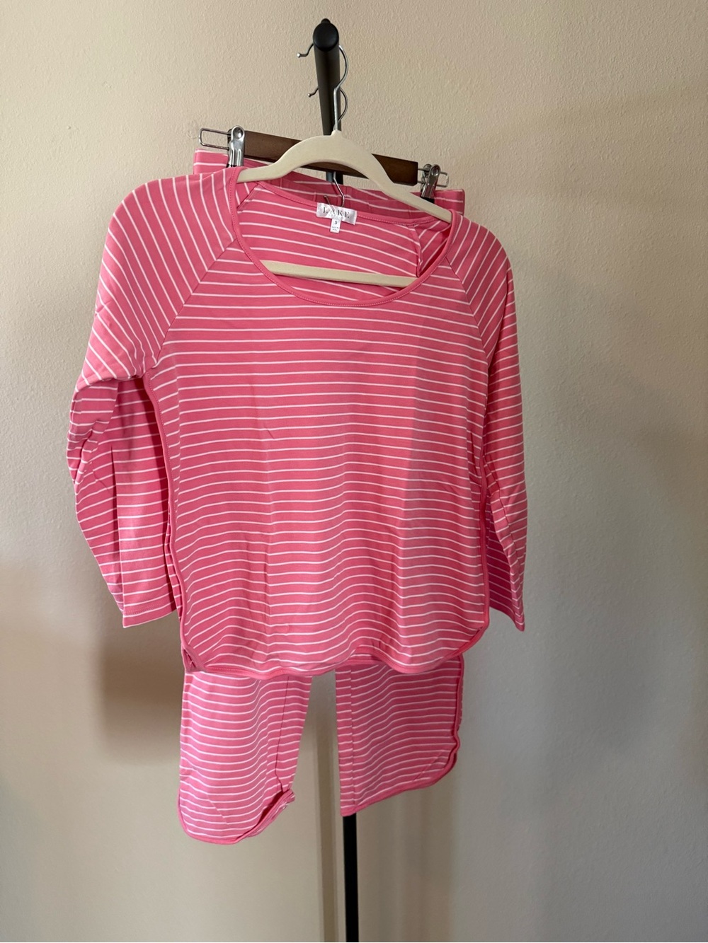 Cozy Pink Striped Women's Pajama Set - Lightweight Long-Sleeve Top & Pants